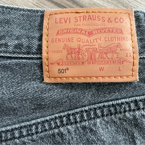 LEVIS Gray Waterless 501 button fly Denim Cutoff Shorts Women Size 28 - Picture 6 of 6